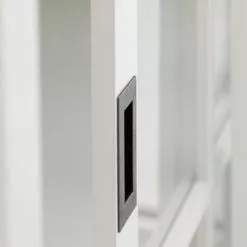 Vitrinskåp NORDBY 2 Dörrar Vit -Sovrum Rea 104874