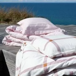 JYSK Påslakanset NELLY Satin 150x210 Rosa -Sovrum Rea 157877 1