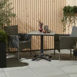 JUTLANDIA HOBRO L70 Bord Grå + 2 AIDT Stol Grå