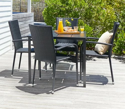 JUTLANDIA MADERUP L90 Bord Svart + 4 GUDHJEM Stol Svart 3 JUTLANDIA MADERUP L90 Bord Svart + 4 GUDHJEM Stol Svart