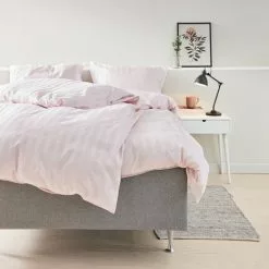 KRONBORG Påslakanset NELL Satin 150x210 Rosa 8 KRONBORG Påslakanset NELL Satin 150x210 Rosa -Sovrum Rea 161564