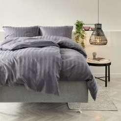 KRONBORG Påslakanset NELL Satin 150x210 Antracit -Sovrum Rea 161565 1