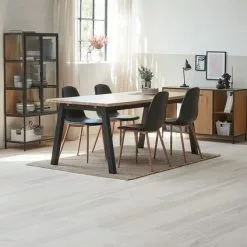 JYSK Internal Vitrinskåp TRAPPEDAL Ek/svart 39 JYSK Internal Vitrinskåp TRAPPEDAL Ek/svart -Sovrum Rea 165009