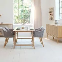 Skänk HALMSTAD 3 Dörrar Ek 23 Skänk HALMSTAD 3 Dörrar Ek -Sovrum Rea 165031 1