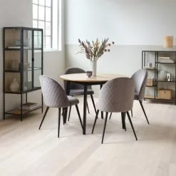 JYSK Internal Vitrinskåp TRAPPEDAL Ek/svart 48 JYSK Internal Vitrinskåp TRAPPEDAL Ek/svart -Sovrum Rea 165154