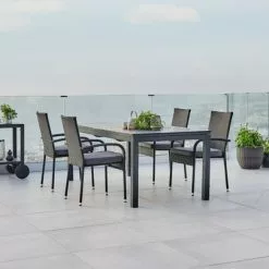 JUTLANDIA VATTRUP L206/319 Bord Svart + 4 GUDHJEM Stol Svart 10 JUTLANDIA VATTRUP L206/319 Bord Svart + 4 GUDHJEM Stol Svart -Sovrum Rea 178435