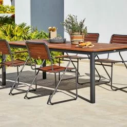 JUTLANDIA YTTRUP L210/300 Bord Hårdträ + 4 VAXHOLM Stapelstol Hårdträ