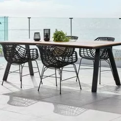 JUTLANDIA FAUSING L220 Bord Natur + 4 ILDERHUSE Stol Svart