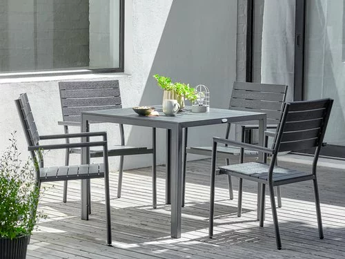 JUTLANDIA MADERUP L90 Bord Svart + 4 PADHOLM Stapelstol Svart 3 JUTLANDIA MADERUP L90 Bord Svart + 4 PADHOLM Stapelstol Svart